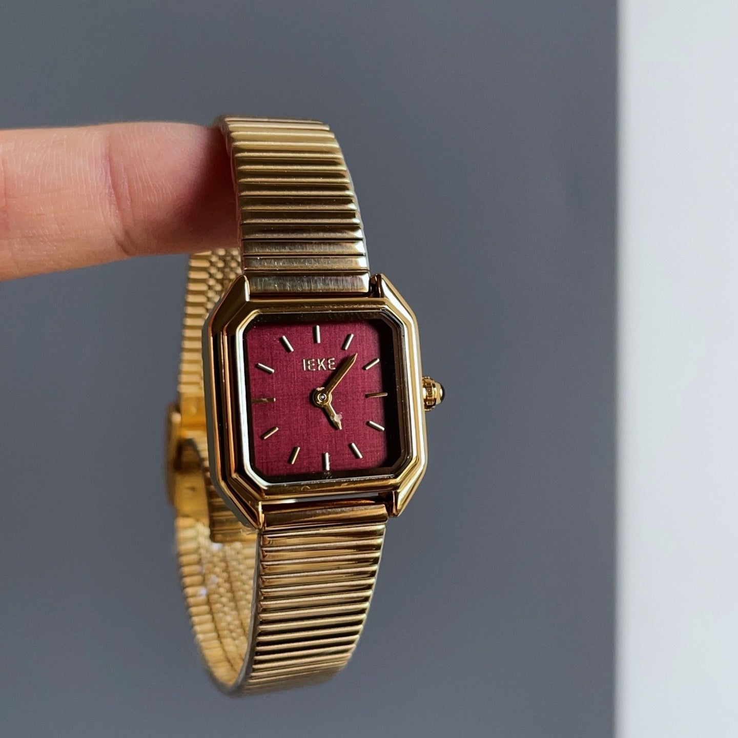 Retro Ankela Red Series Chain Watch Women