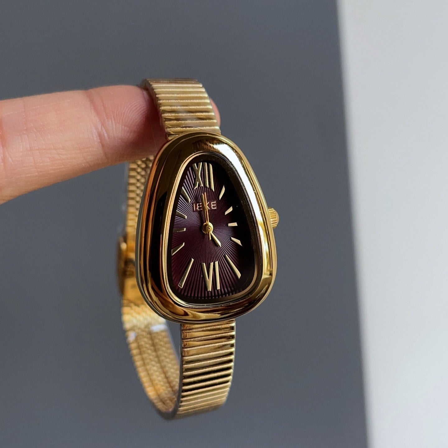 Retro Ankela Red Series Chain Watch Women