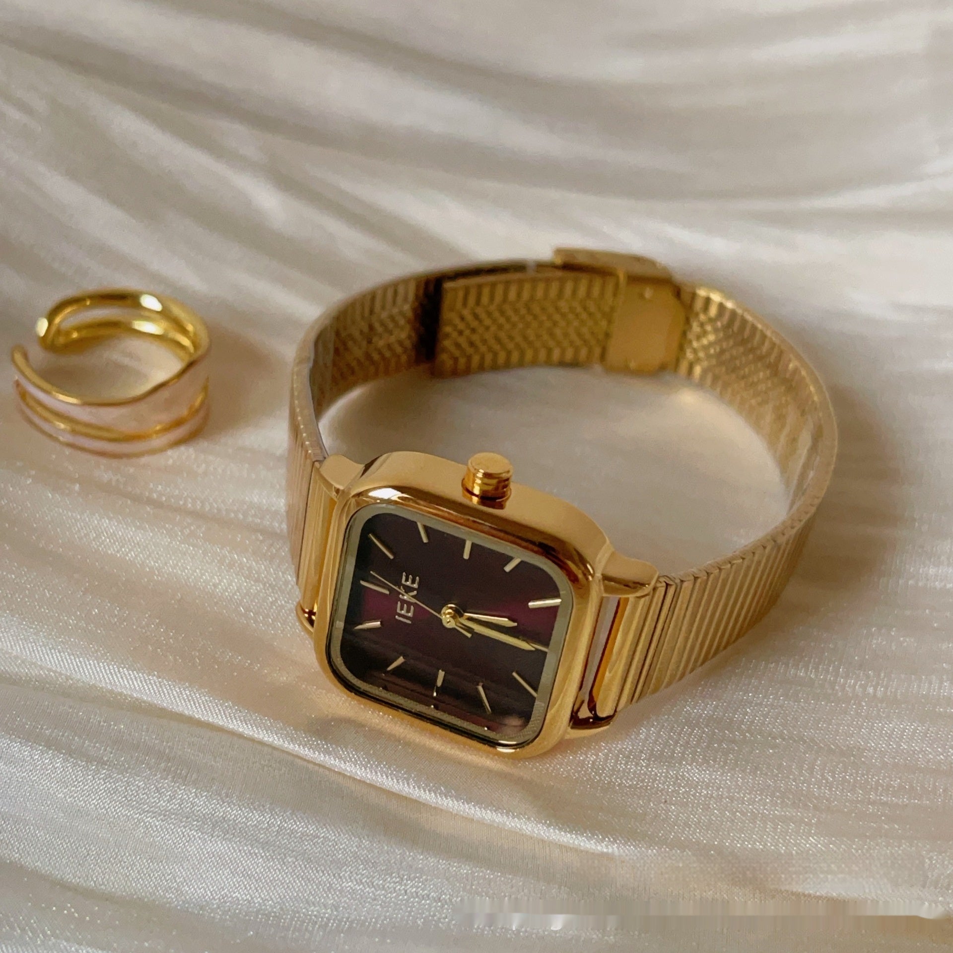 Retro Ankela Red Series Chain Watch Women